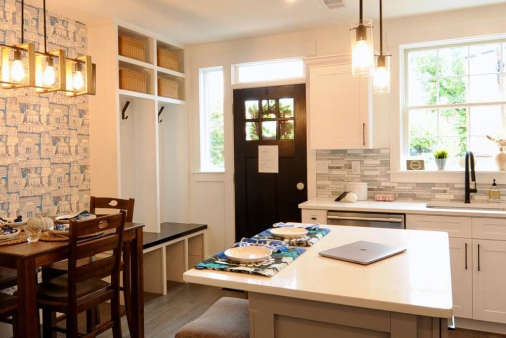 Cherry Blossom Townhouse, Easy Dc Access Washington Exteriör bild
